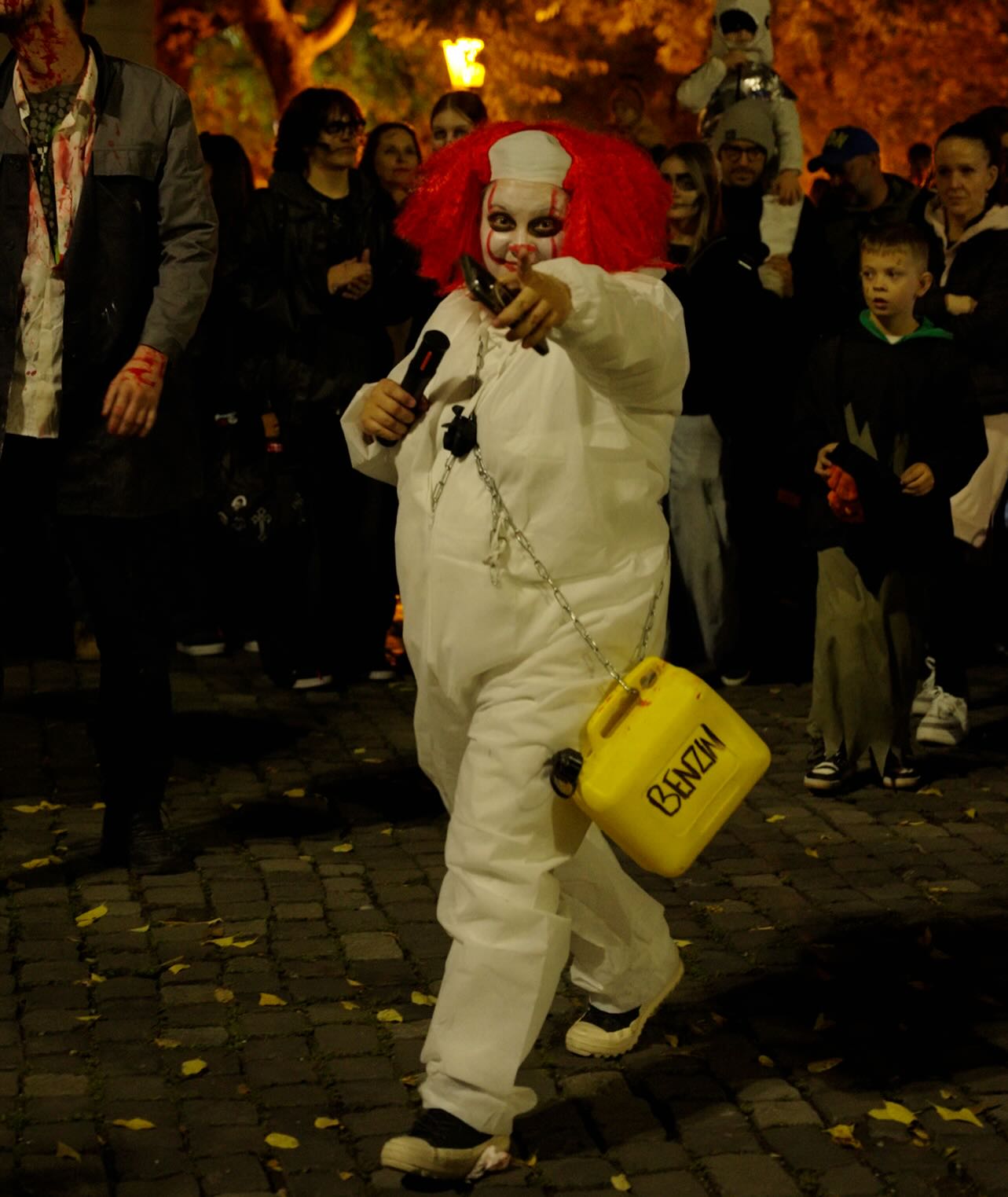 Živý herec – klaun s hrozivým make-upom na Horror Izba eventu